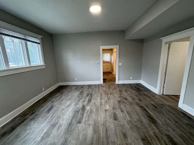 Building Photo - Beautiful 4 Bedroom  House