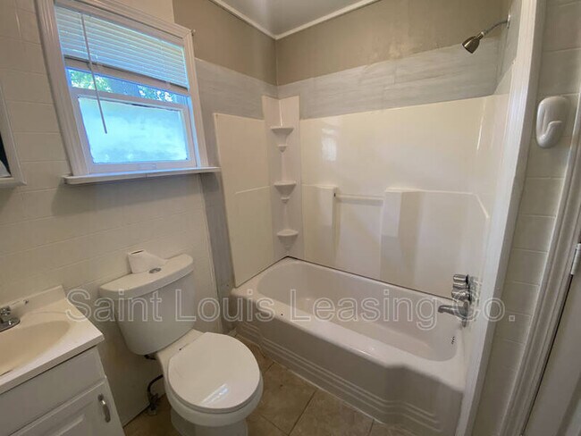 Building Photo - 3745 Dixie Dr