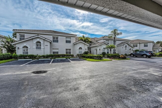 Building Photo - 2 BEDROOM CONDO AVAILABLE ASAP IN CALUSA BAY!!!