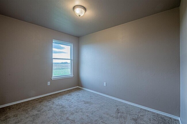 Building Photo - 1624 Highland Loop