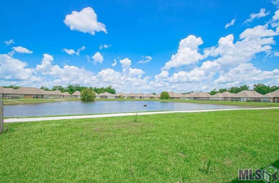 Building Photo - 657 Northbrook Dr