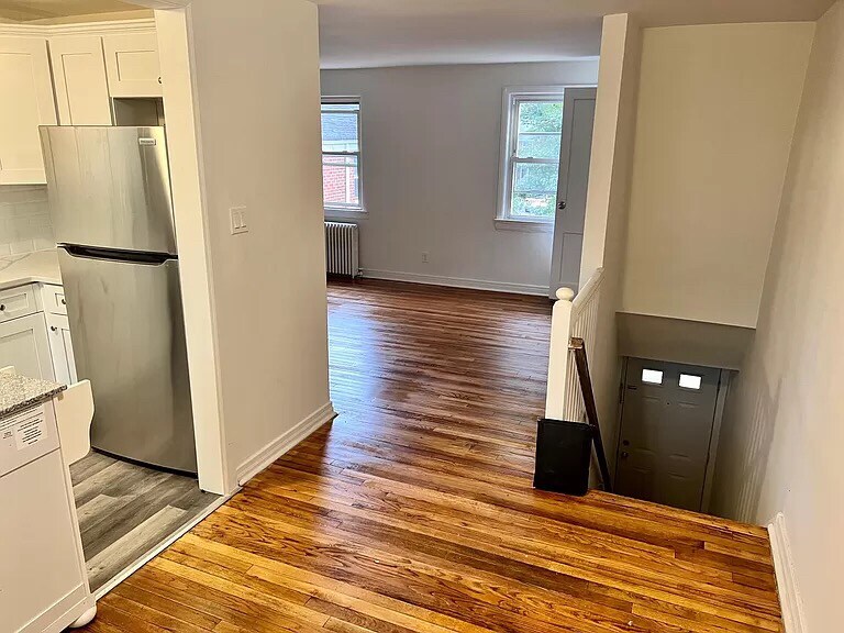 Building Photo - 90 Marilyn Pl