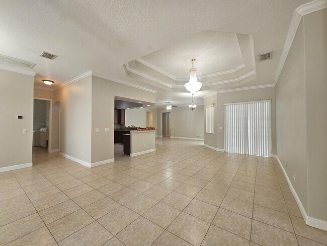Building Photo - 414 SW Cherryhill Rd