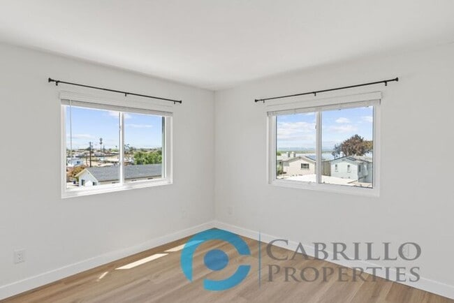 Building Photo - 526 11th St