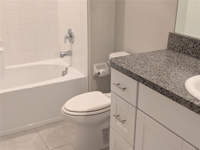 Building Photo - 446 Argyll Dr