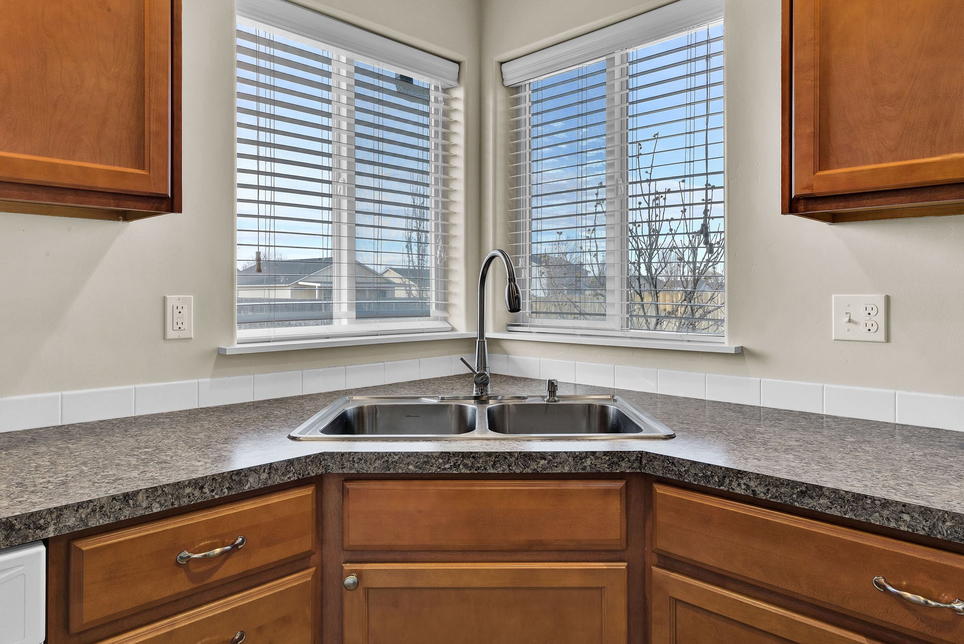 Building Photo - 1633 Placerville St