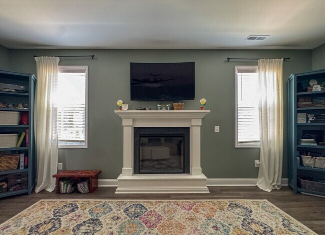 Building Photo - Stunning 4 Bed 2.5 Bath Home in Cameron with Fenced Yard