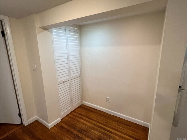 Building Photo - 21 E Cedar St