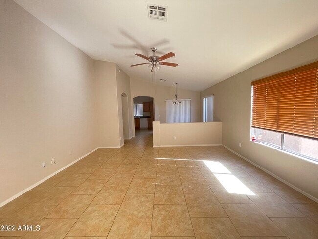 Building Photo - 4004 S Summer Ct