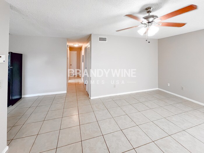 Building Photo - 3026 Mangrove Ave