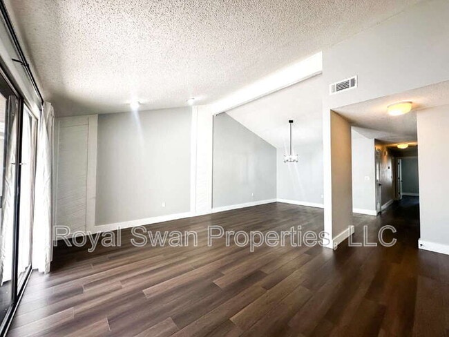 Building Photo - 4228 Oak Loop
