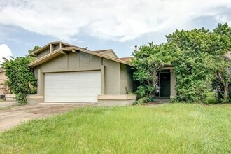Building Photo - 208 Perth Ct