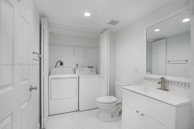 Building Photo - 2941 NE 185th St
