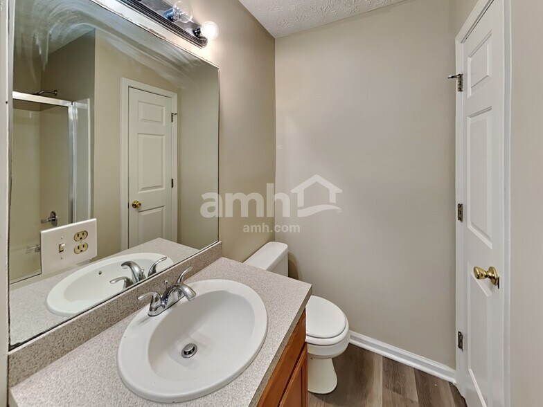 Building Photo - 446 Thornbrooke Dr