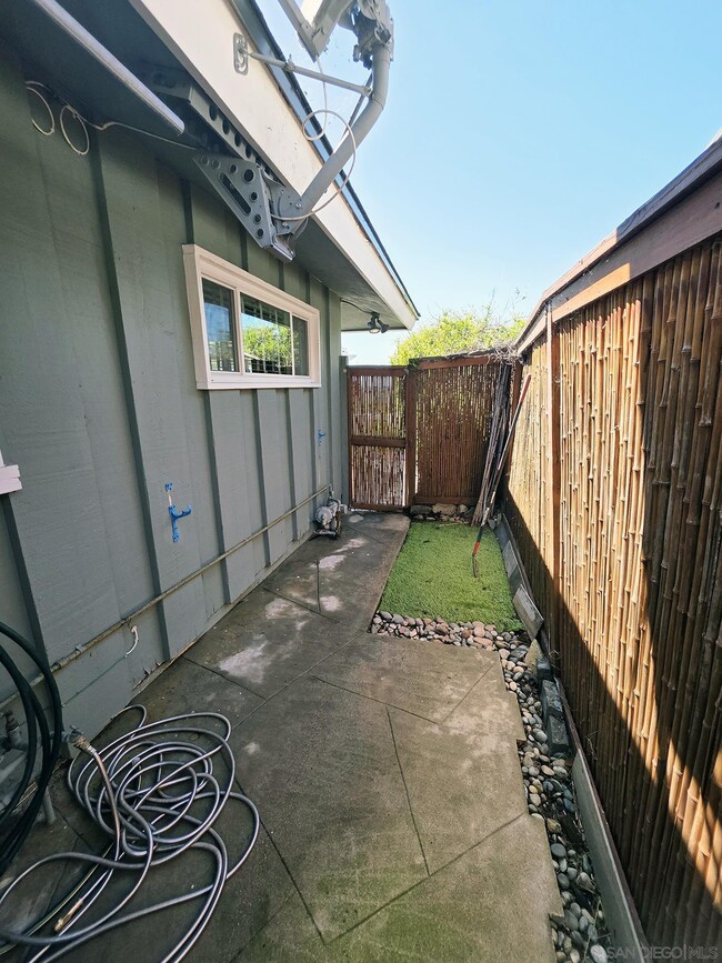 Building Photo - 7930 Cinnabar Dr
