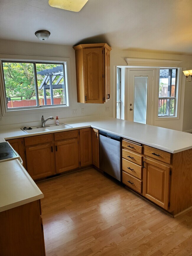 Building Photo - 4785 Dorilee Dr