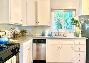 Building Photo - 1114 Stannage Ave