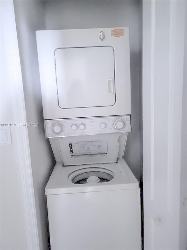 Building Photo - 2551 SE 16th Terrace