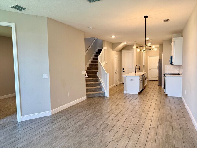 Building Photo - 5282 Neil Dr