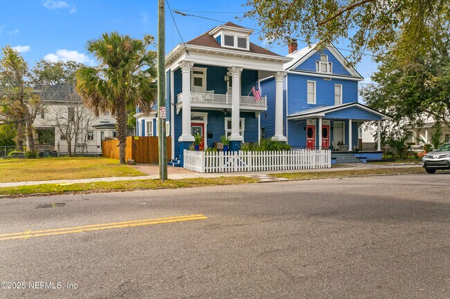 Building Photo - 1708 N Laura St