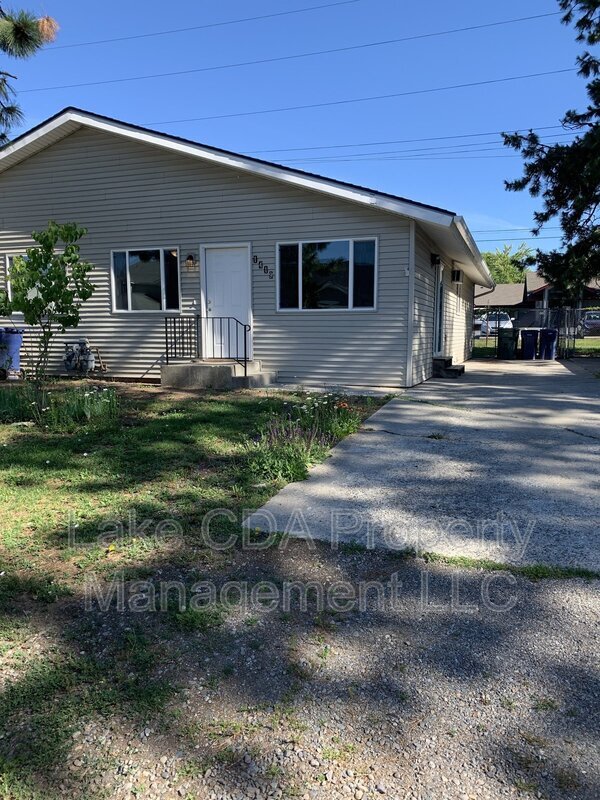 Building Photo - 1419 E Stiner Ave