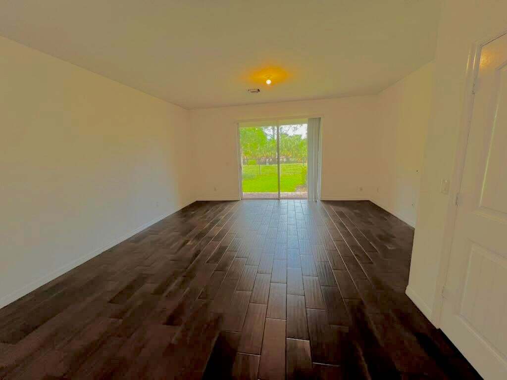 Building Photo - 1129 Vermilion Dr