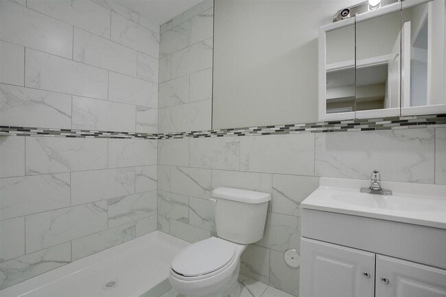 Building Photo - 16 Grant Ave