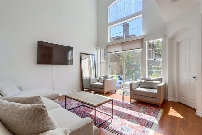 Building Photo - 54 Waxwing Ln