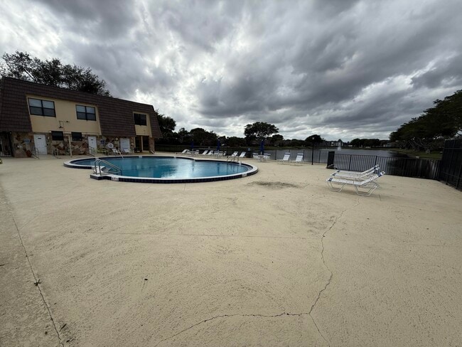 Building Photo - 1021 Springdale Cir