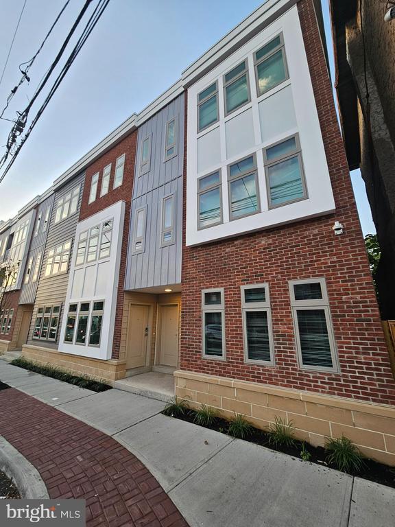 Building Photo - 200 Hamilton Ave