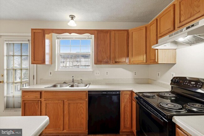 Building Photo - 321 Copperfield Ln