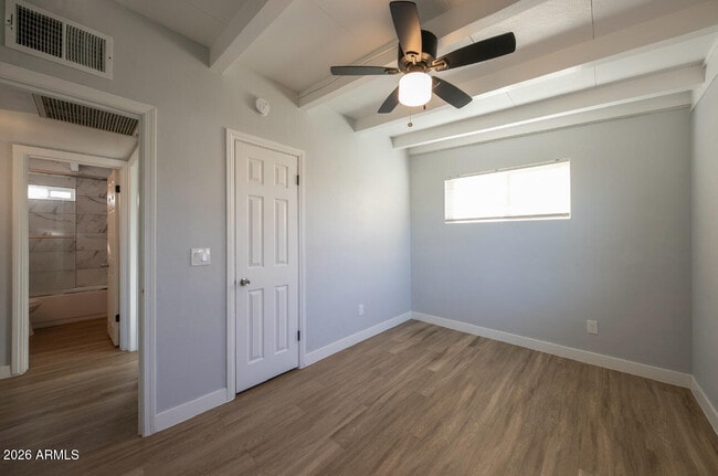 Building Photo - 2205 W Cambridge Ave