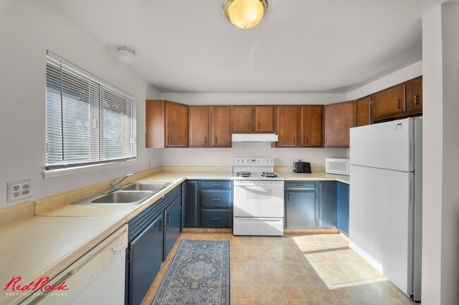 Building Photo - Adorable 2 Bedroom Cedar City Townhome