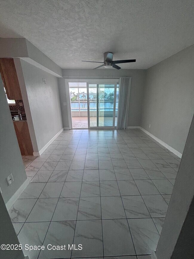 Building Photo - 465 Sundoro Ct