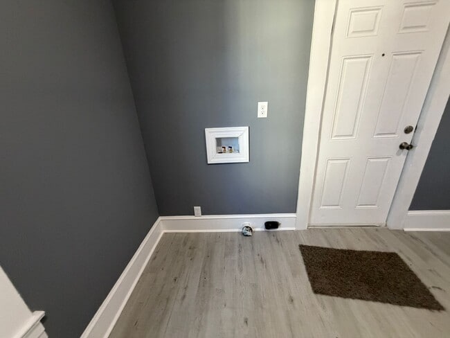 Building Photo - Amazing 7 Bedroom 2 bathroom updated home for rent in Burlington, NC