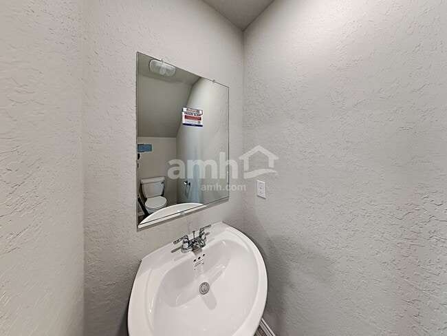 Building Photo - 10410 Varmus Dr