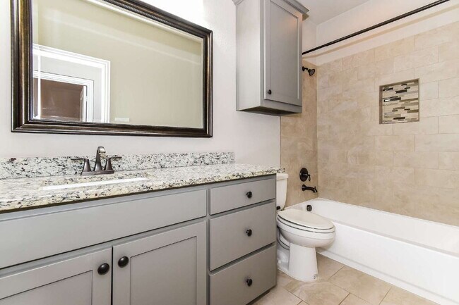 Building Photo - 309 Peachtree Ln