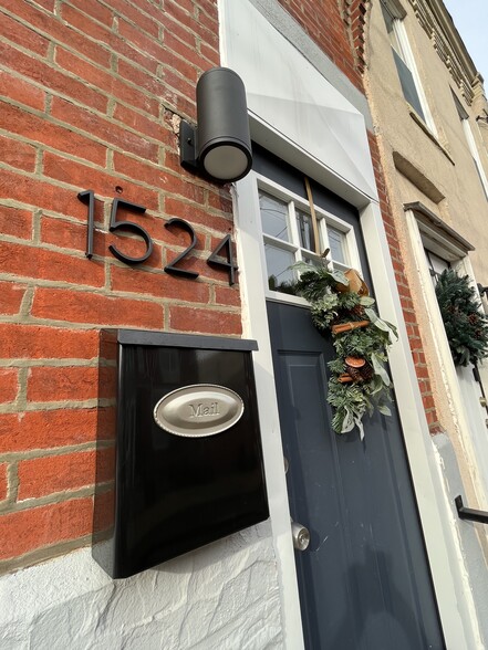 Row Home | Curb Appeal - 1524 S Hicks St