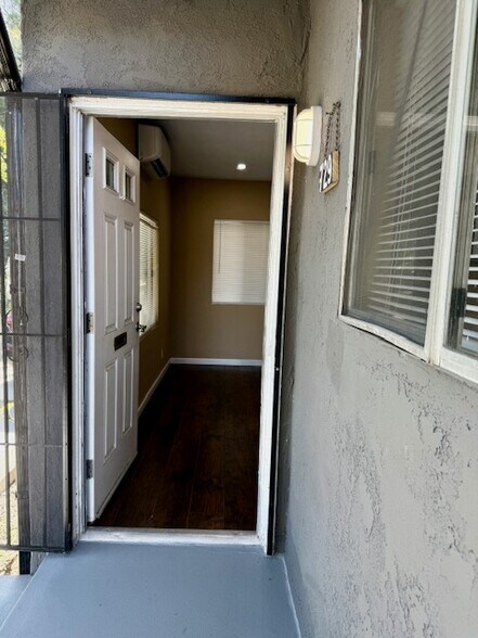 Building Photo - 729 S Towne Ave