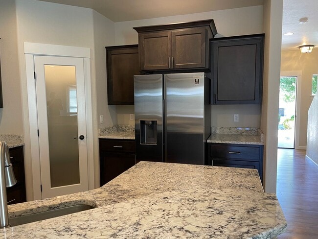 Building Photo - ****HALF OFF FIRST MONTH"S RENT*****Beautiful Two Story 3 Bedroom 2.5 Bath Townhome