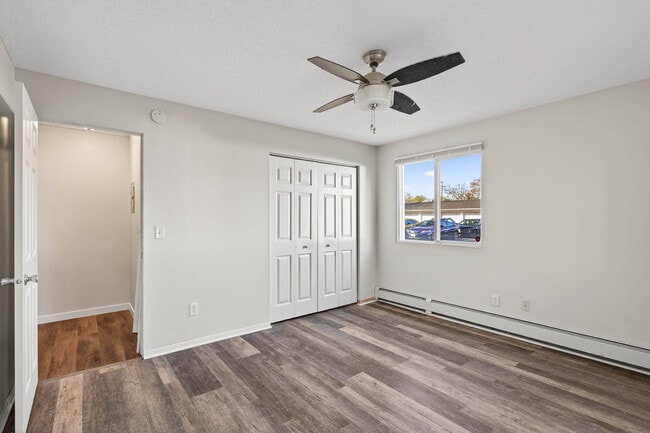 Building Photo - Rosco Apts-2720