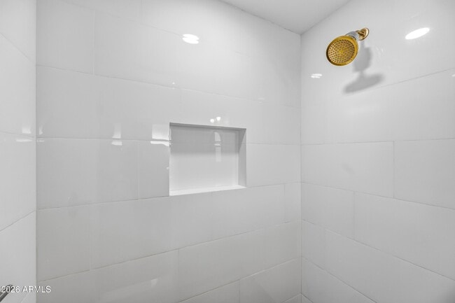 Building Photo - 1831 W Northview Ave