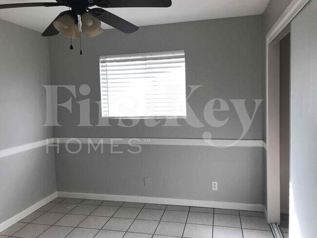 Building Photo - 9409 N 36th Dr