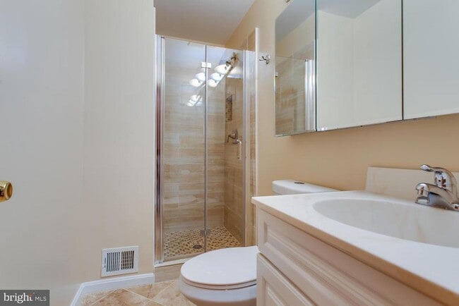 Building Photo - 4428 Holly Ave