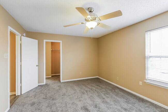Building Photo - 2349 Providence Ct