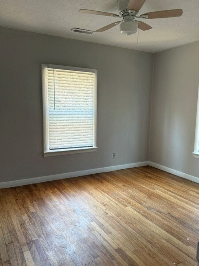 Building Photo - 1690 Longview Way NW