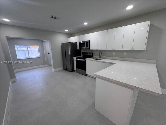 Building Photo - 850 NW 109th St