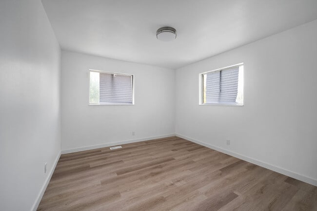 Building Photo - 11044 S Temple Dr