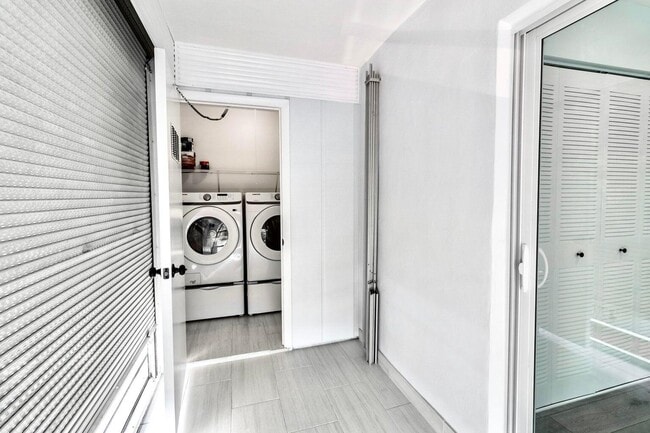 Building Photo - 29 Burgundy A