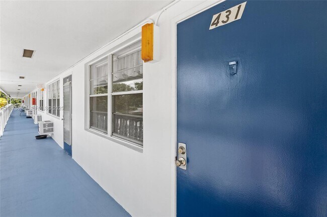 Building Photo - 431 Markham S